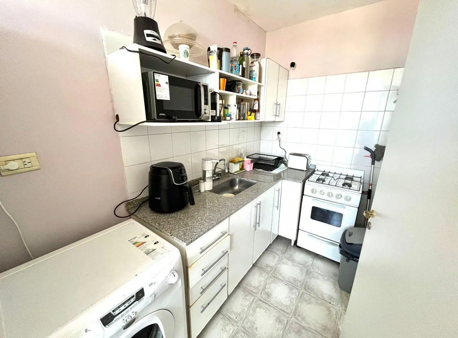 VENTA MONOAMBIENTE CABA A  200 METROS DE PARQUE LEZAMA /BALCON AL FRENTE - PISO ALTO Y SEGURIDAD 24 5