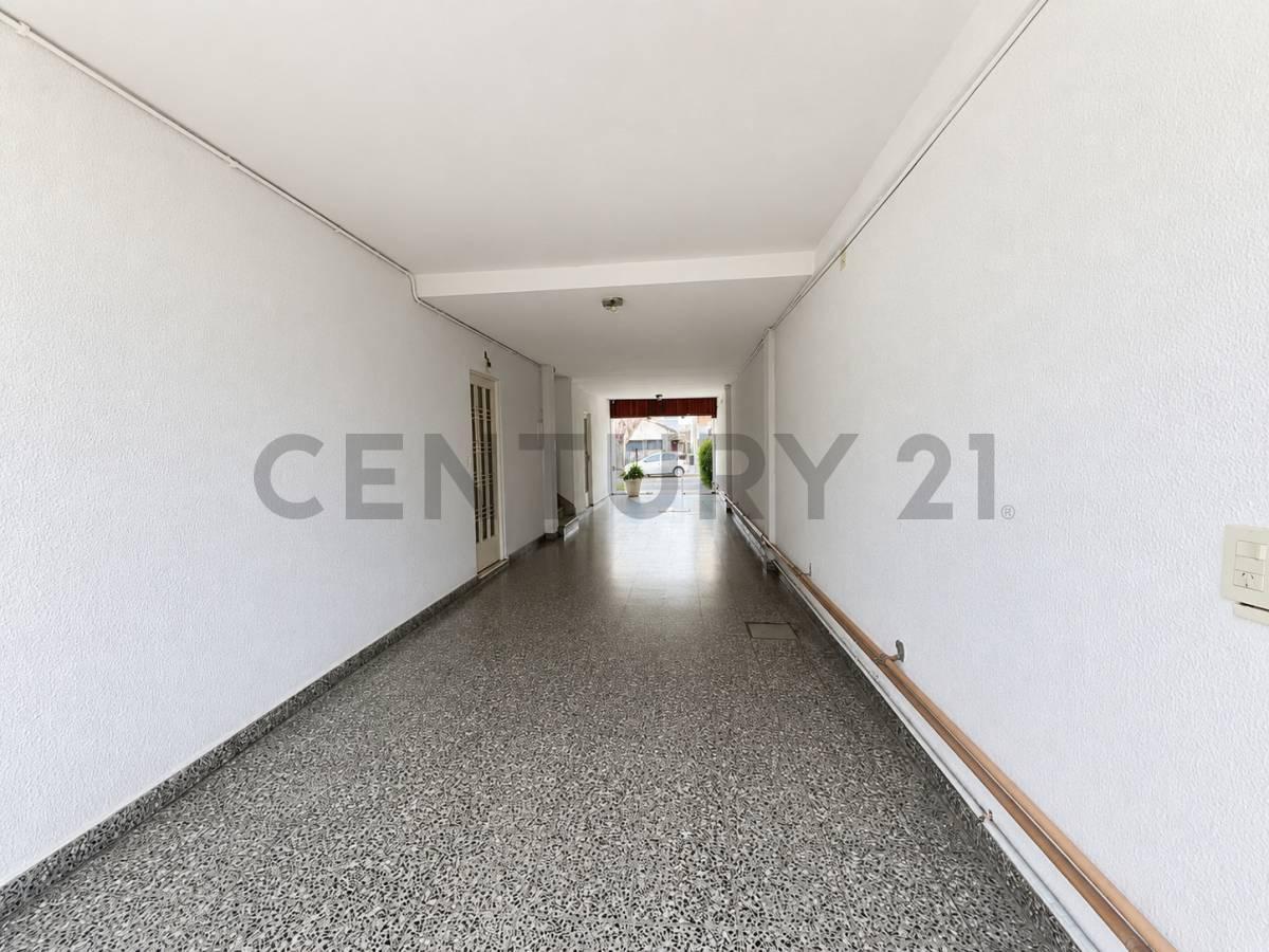 Foto de VENTA DEPARTAMENTO TRES AMBIENTES CASTELAR NORTE TERRAZA, imagen 1