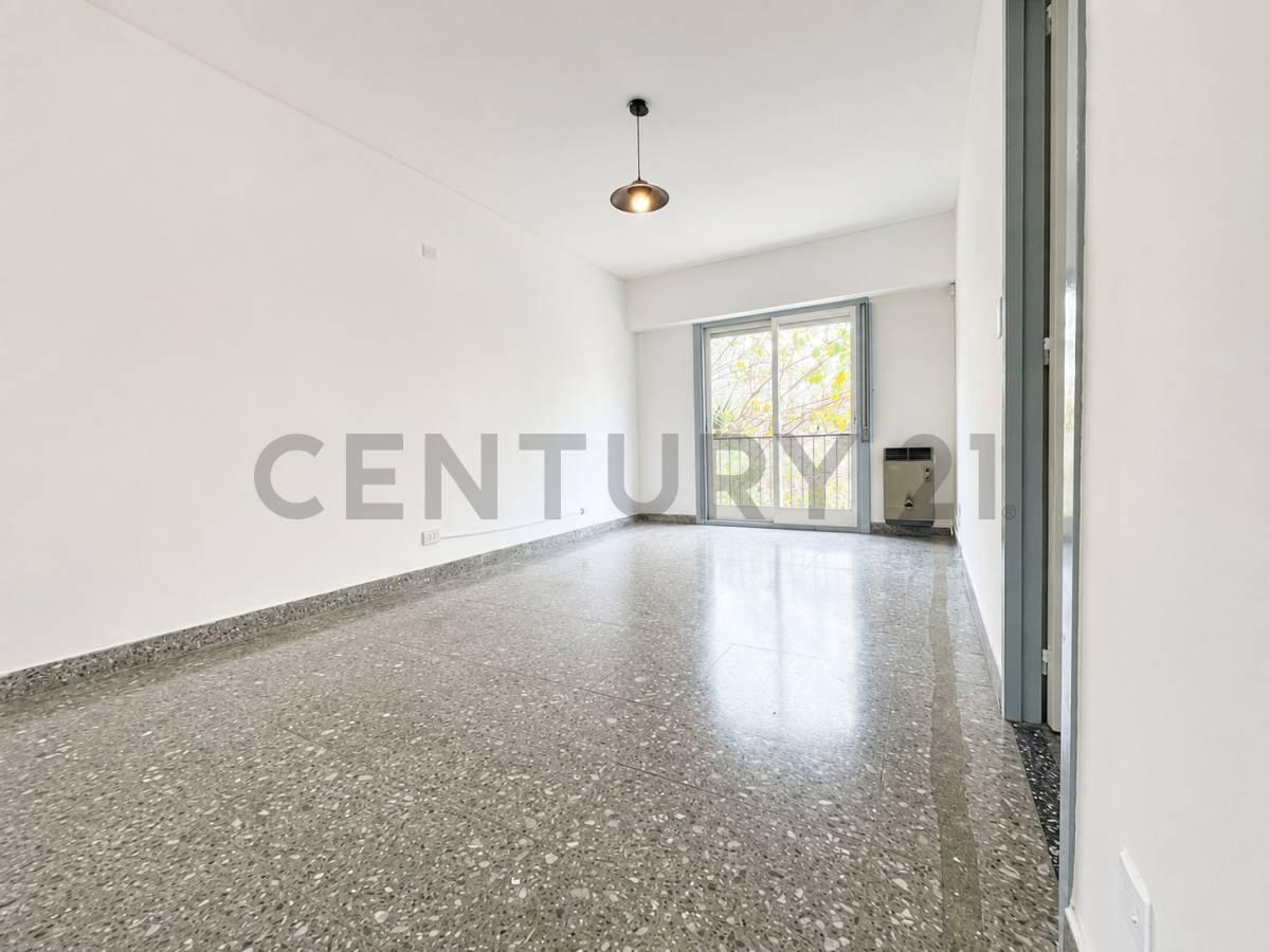 Foto de VENTA DEPARTAMENTO TRES AMBIENTES CASTELAR NORTE TERRAZA, imagen 2
