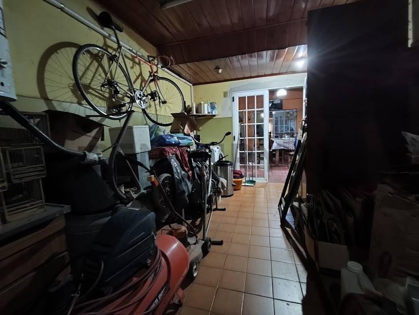 Foto de venta cas multifamiliar mas departamento de 4 ambientes en planta alta con entrada individual, imagen 2