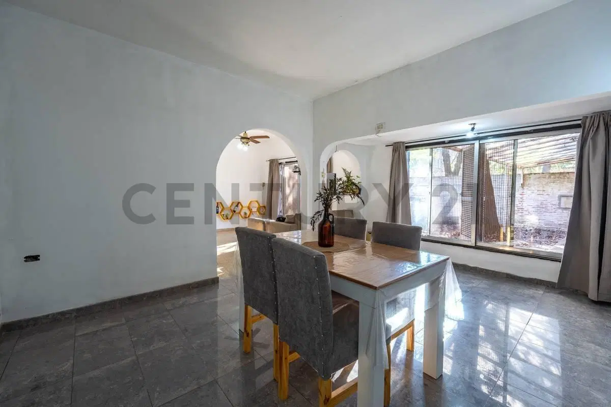 VENTA  CASA 4 AMBIENTES  SOBRE AMPLIO LOTE 864 m²-VILLA UDAONDO -PARQUE LELOIR - APTA CREDITO 5