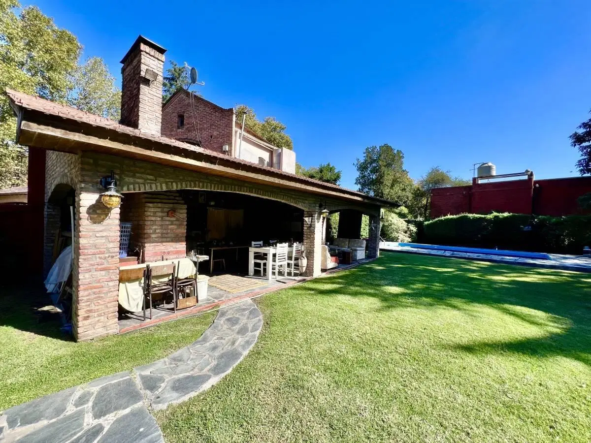 VENTA CASA PARQUE LELOIR 4 AMBIENTES QUINCHO PILETA PARQUE APTA CRÉDITO 2