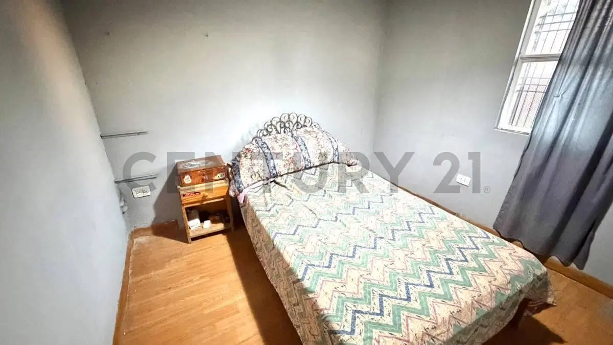 Venta Casa 4 ambientes con parque, garage para 2 autos y gran potencial en Libertad, Merlo – Lote de 3
