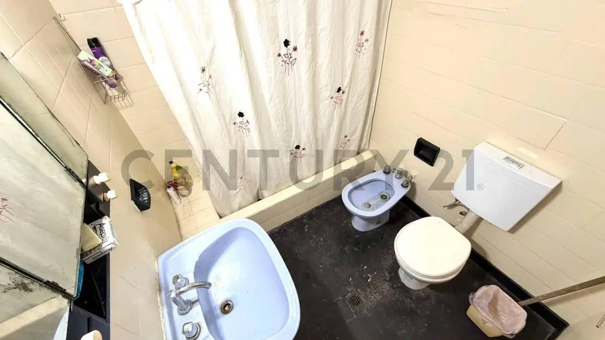 Venta Casa 4 ambientes con parque, garage para 2 autos y gran potencial en Libertad, Merlo – Lote de 2