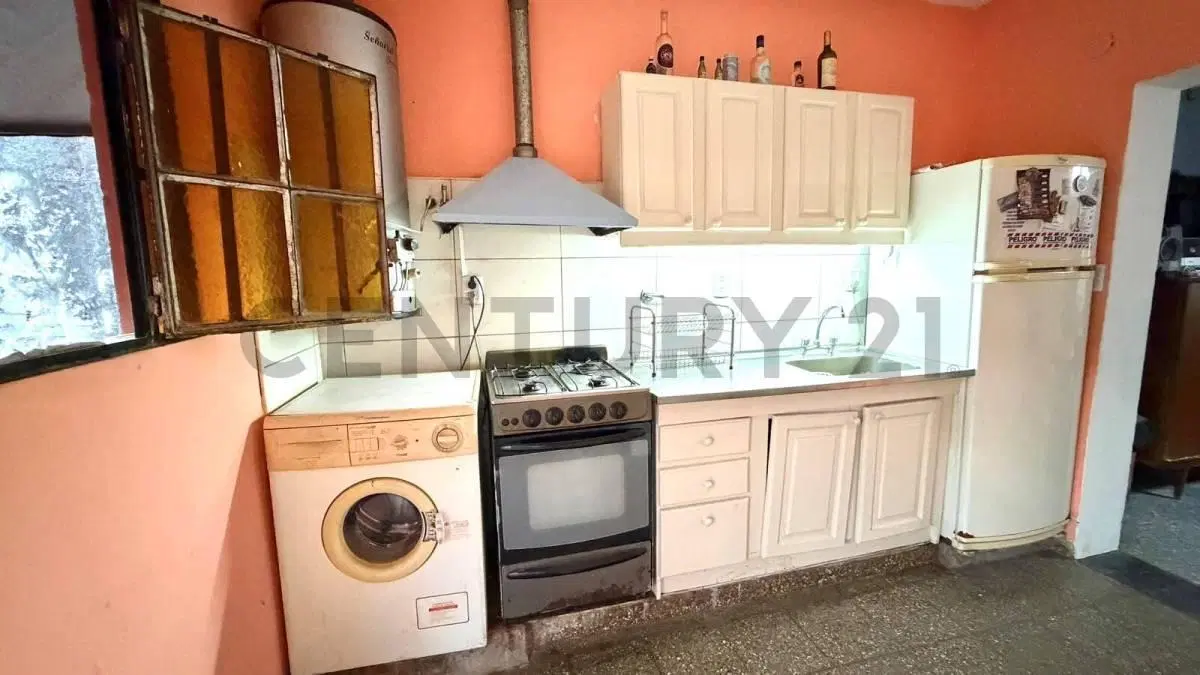 Venta Casa 4 ambientes con parque, garage para 2 autos y gran potencial en Libertad, Merlo – Lote de 4