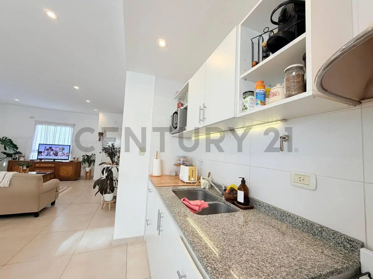 VENTA DEPARTAMENTO 3 AMBIENTES CASTELAR TERRAZA COCHERA 3