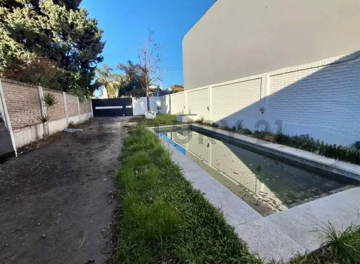 Venta de casa construcción en Castelar Norte, Moron, GBA Oeste 2