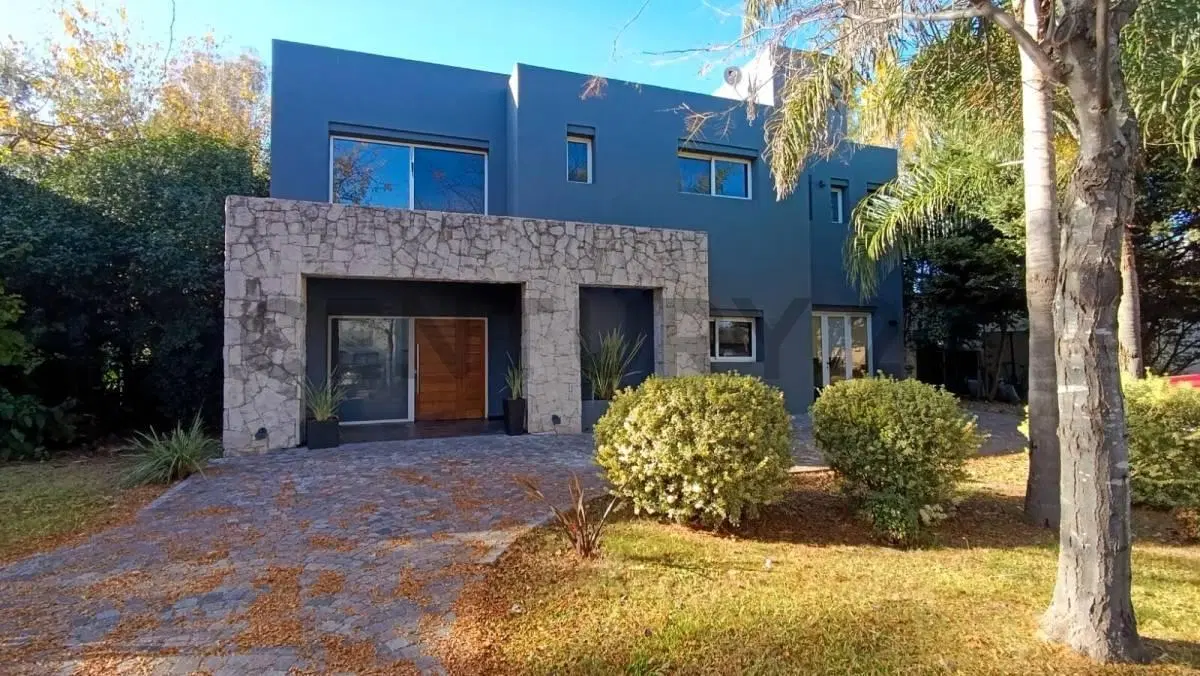Venta Casa La Cesarina 5 ambientes 5