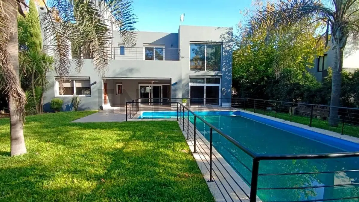 Venta Casa La Cesarina 5 ambientes 2