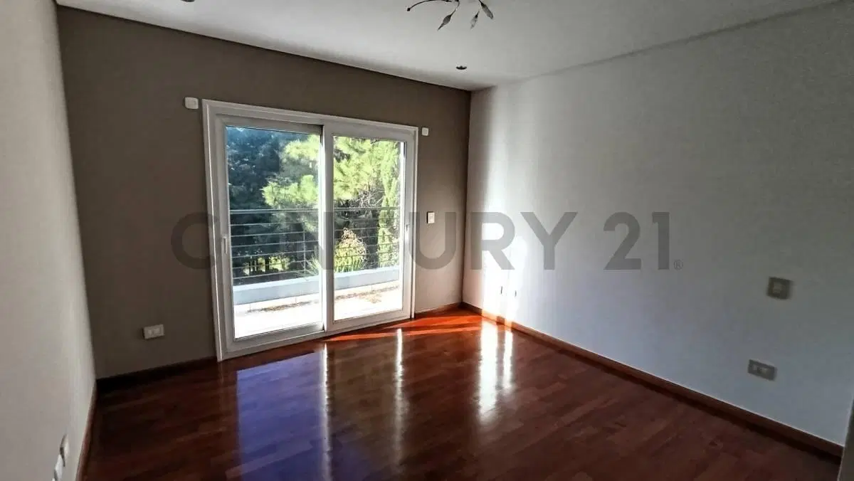 Venta Casa La Cesarina 5 ambientes 4