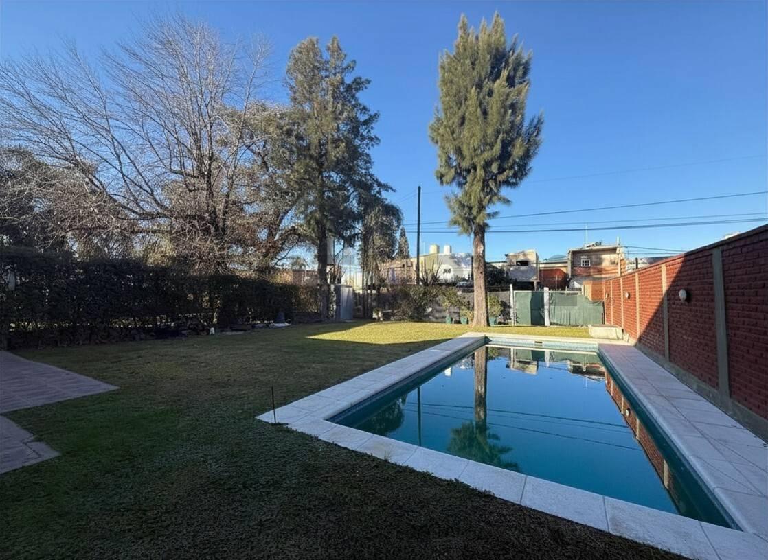 Foto de VENTA CASA MONOAMBIENTE VILLA TESEI QUINCHO CON PILETA PROXIMO ACCESO, imagen 1