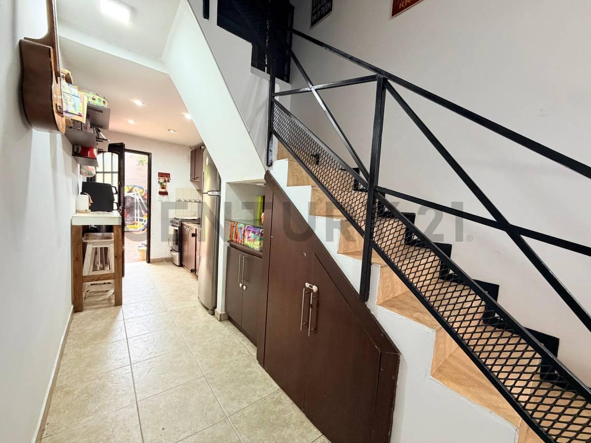 Foto de VENTA DUPLEX PH 3 AMBIENTES CASTELAR COCHERA PATIO, imagen 5