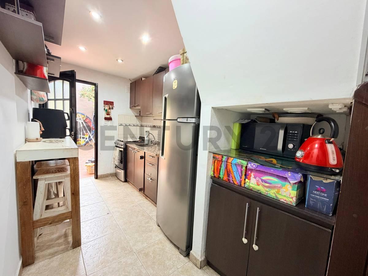 Foto de VENTA DUPLEX PH 3 AMBIENTES CASTELAR COCHERA PATIO, imagen 4