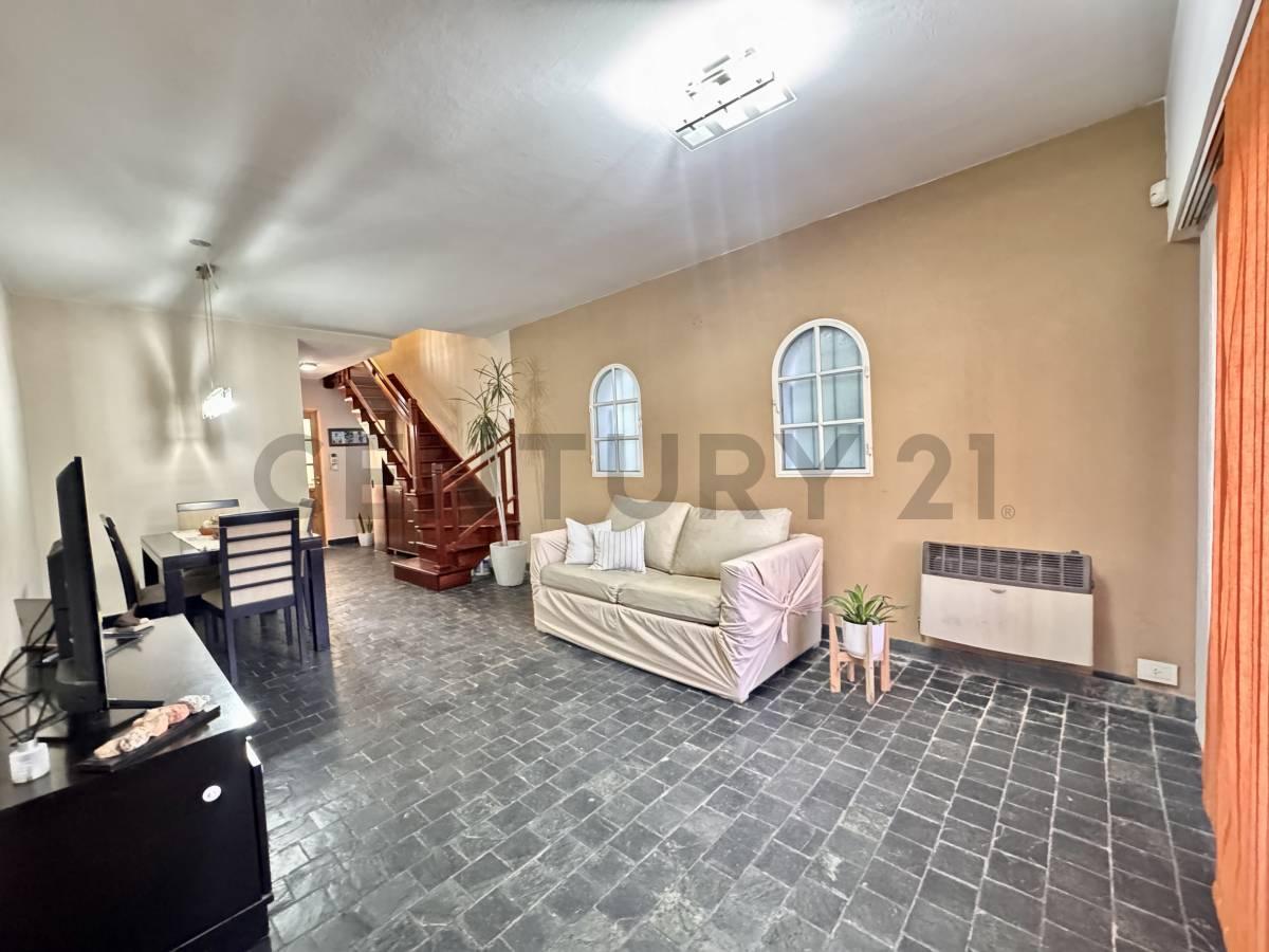 Foto de DUPLEX 4 AMBIENTES CON COCHERA EN VENTA EN CENTRO DE CASEROS, imagen 2