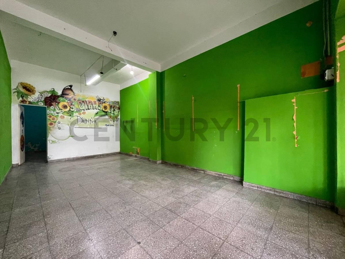 Foto de VENTA LOCAL COMERCIAL y ESPACIO AEREO CASTELAR SUR, imagen 4