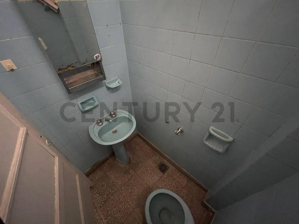 Foto de VENTA LOCAL COMERCIAL y ESPACIO AEREO CASTELAR SUR, imagen 2