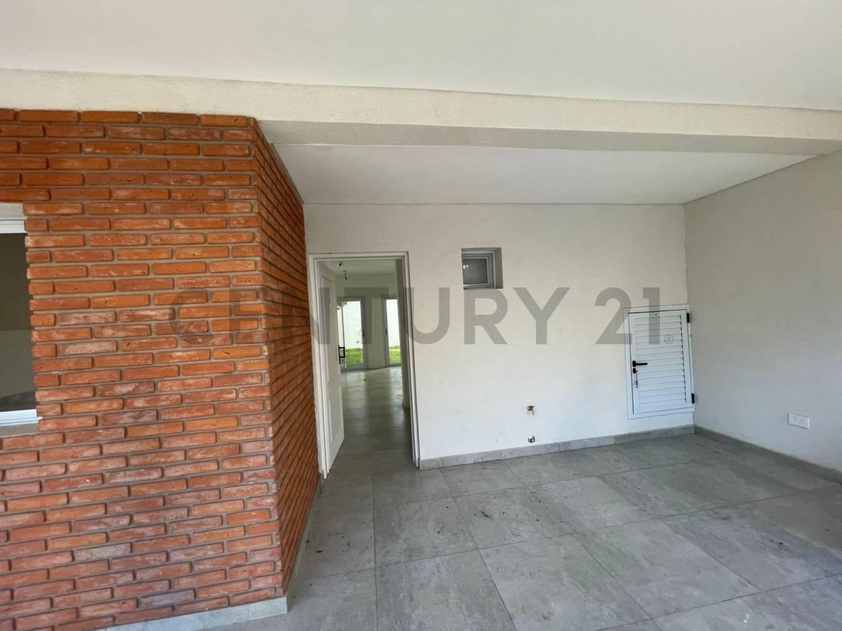 Foto de VENTA Triplex 4 ambientes a estrenar en Parque Leloir, imagen 2