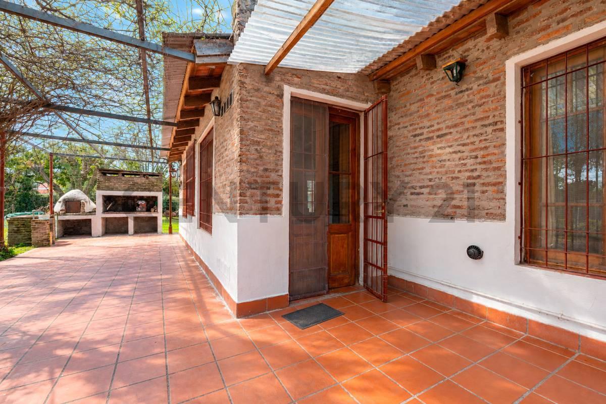 Foto de Casa Quinta VENTA en Carlos Keen sobre Lote 4.800 m2, imagen 1