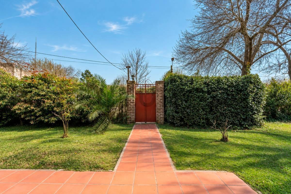 Foto de Casa Quinta VENTA en Carlos Keen sobre Lote 4.800 m2, imagen 2
