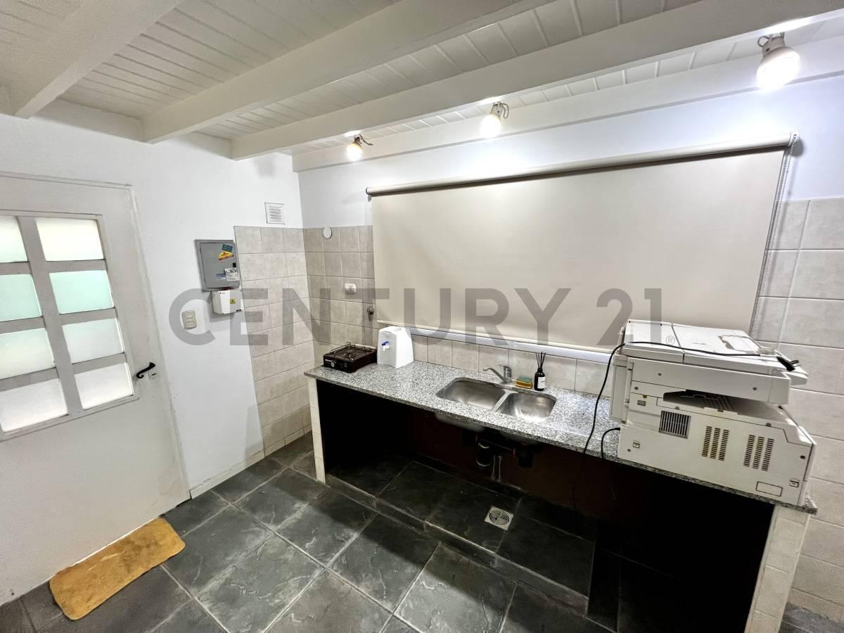 Foto de VENTA OFICINA LOCAL PARQUE LELOIR AMPLIO LOTE, imagen 3