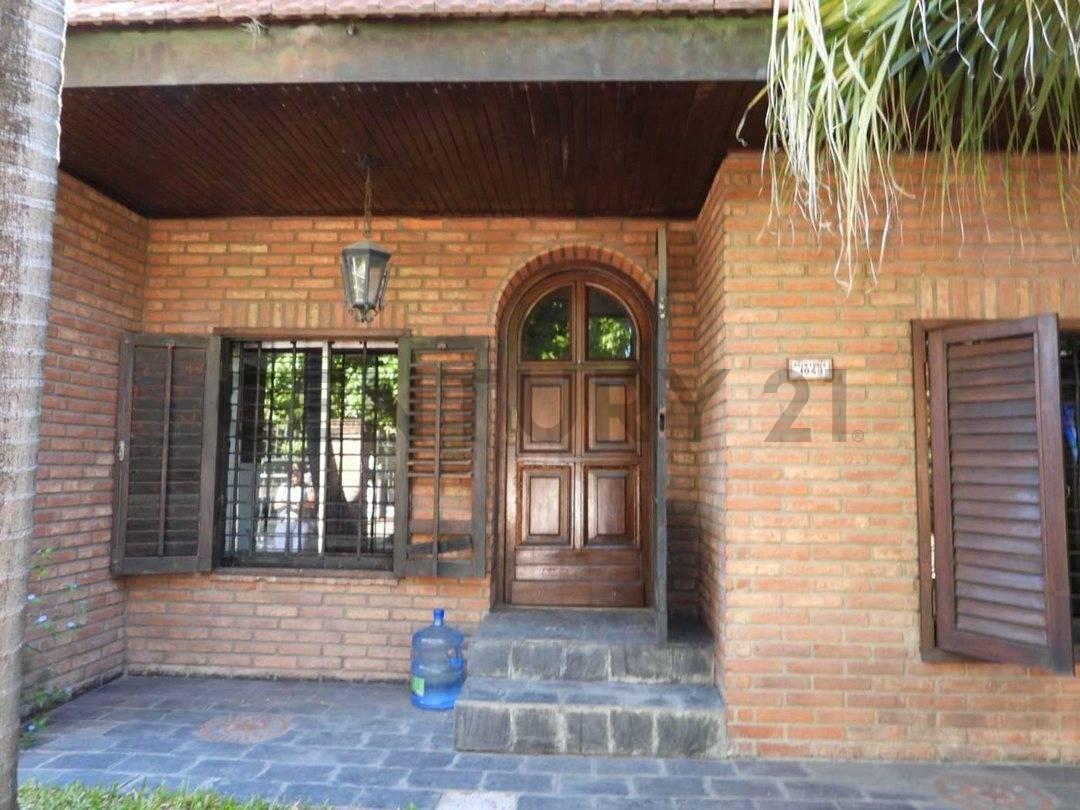 Foto de VENTA CASA 5 AMBIENTES CASTELAR NORTE JARDIN PILETA, imagen 3