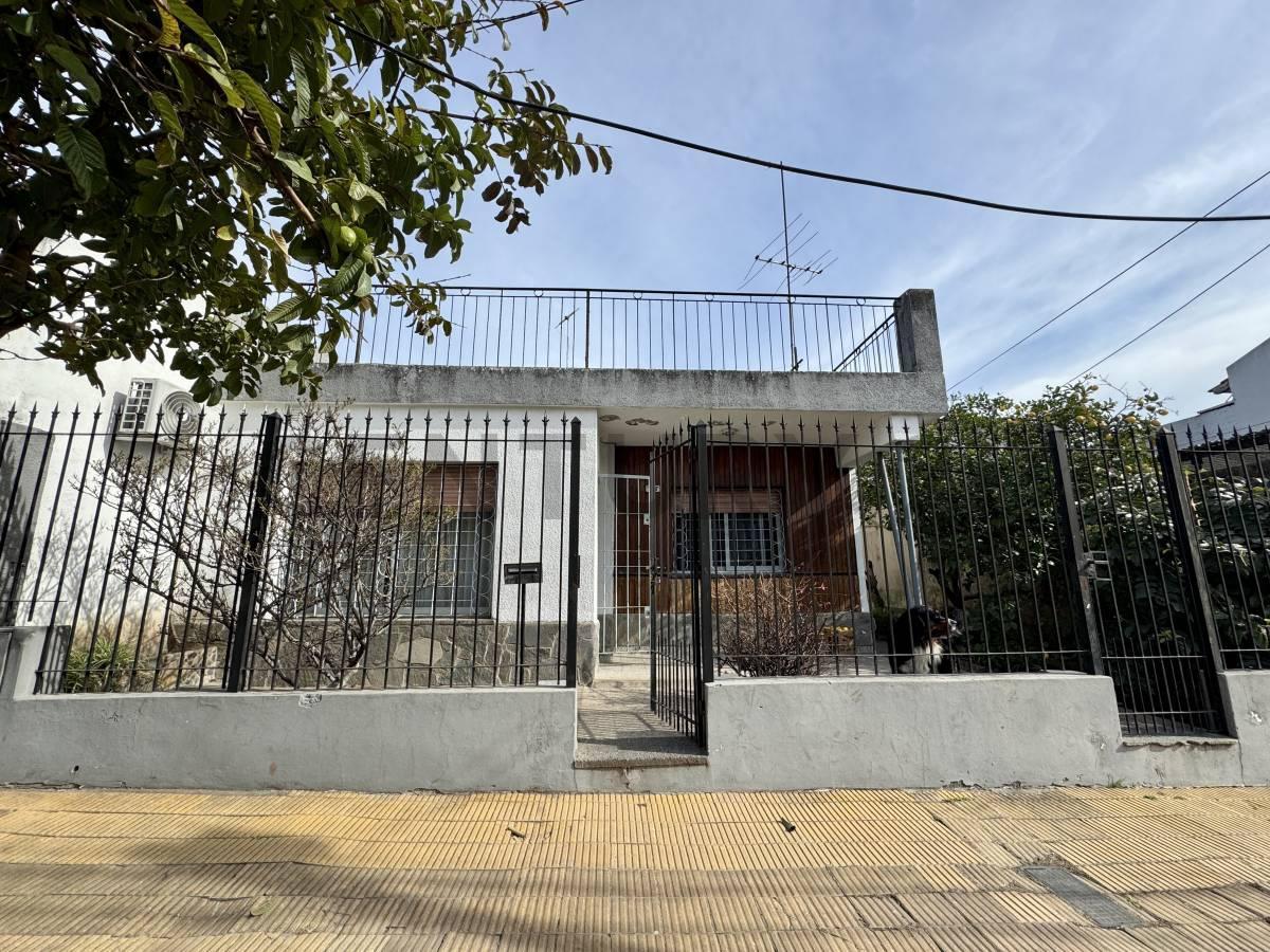 Foto de VENTA CASA 2 AMBIENTES CON GRAN POTENCIAL, imagen 1