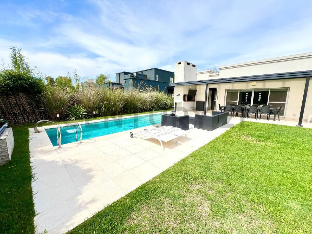 Foto de VENTA CASA LA CESARINA 4 AMBIENTES PILETA APTO CREDITO, imagen 1