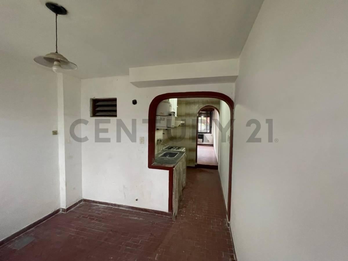 Foto de VENTA PH DOS AMBIENTES EN CASTELAR, imagen 2