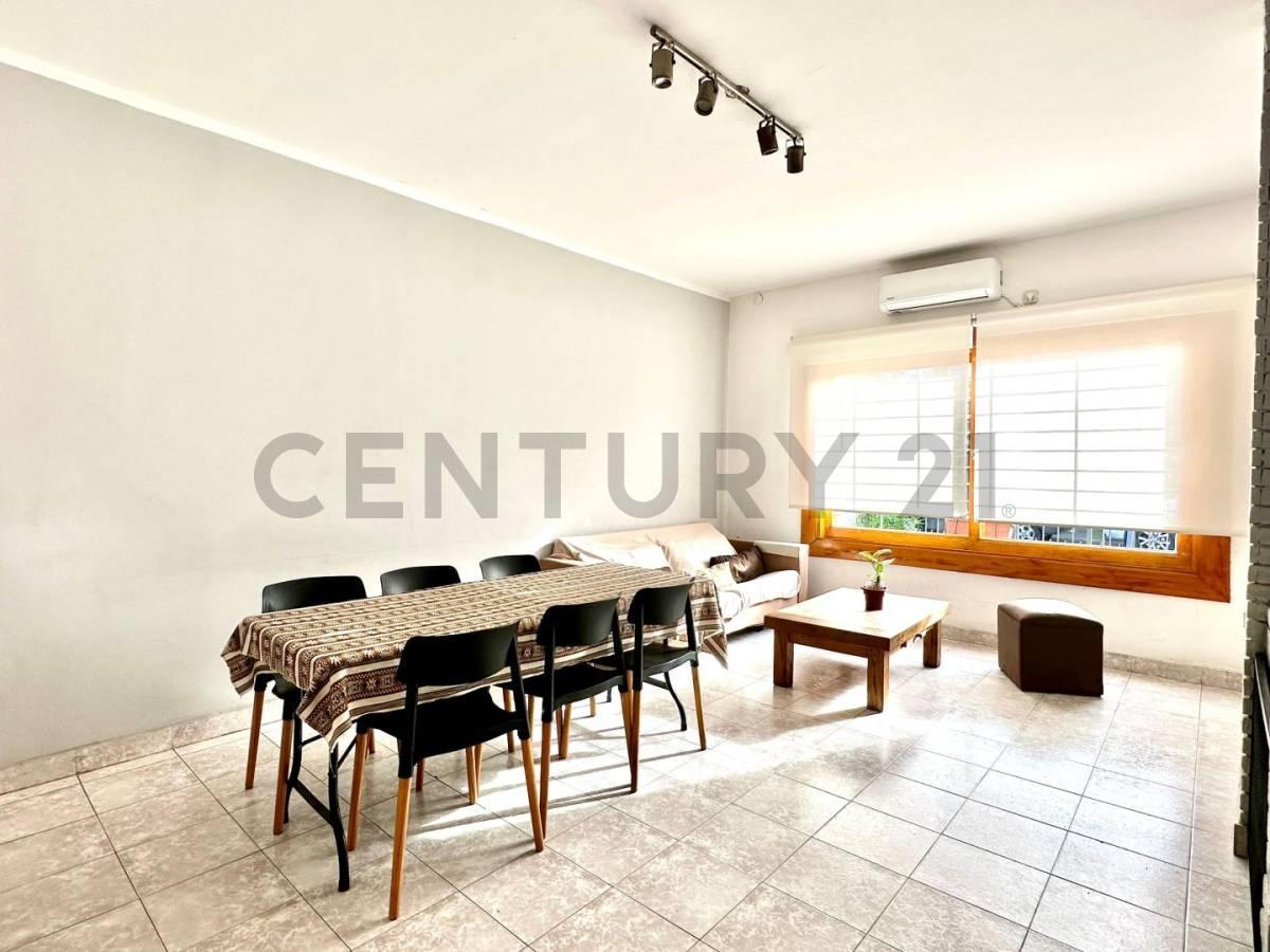 Foto de CASA 3 AMBIENTE VENTA CASTELAR NORTE APTA CREDITO, imagen 1