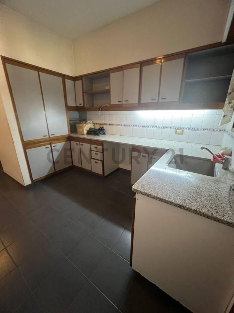 Foto de Chalet de Categoría con Piscina y Parque – Moreno Centro, imagen 5