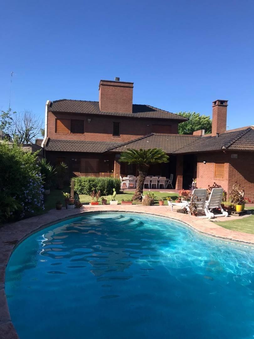 Foto de Chalet de Categoría con Piscina y Parque – Moreno Centro, imagen 4