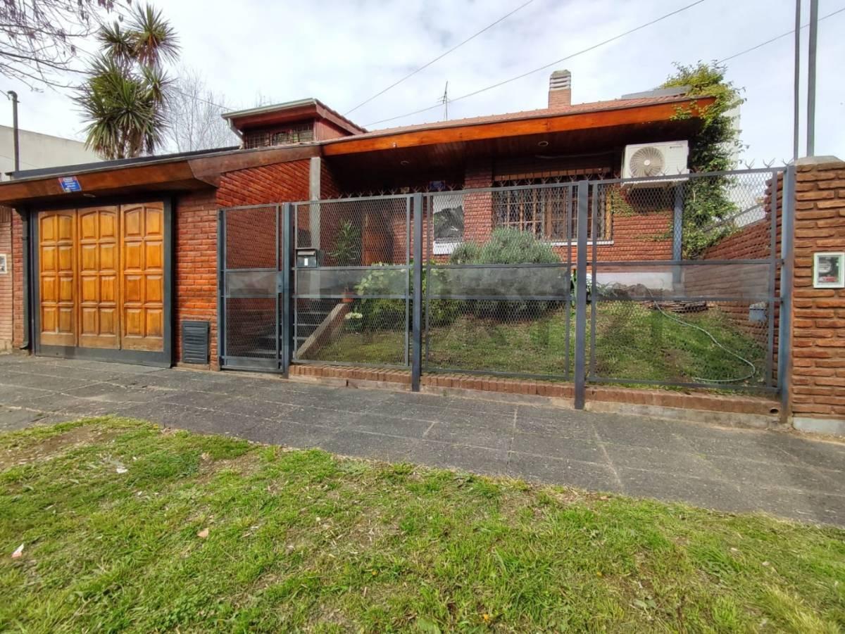 Foto de VENTA CASA 4 AMBIENTES MORENO PARQUE PILETA QUINCHO, imagen 2