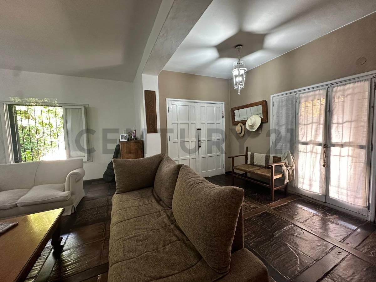 Foto de VENTA CASA CASTELAR 4 AMBIENTES ACEPTA PERMUTA, imagen 5