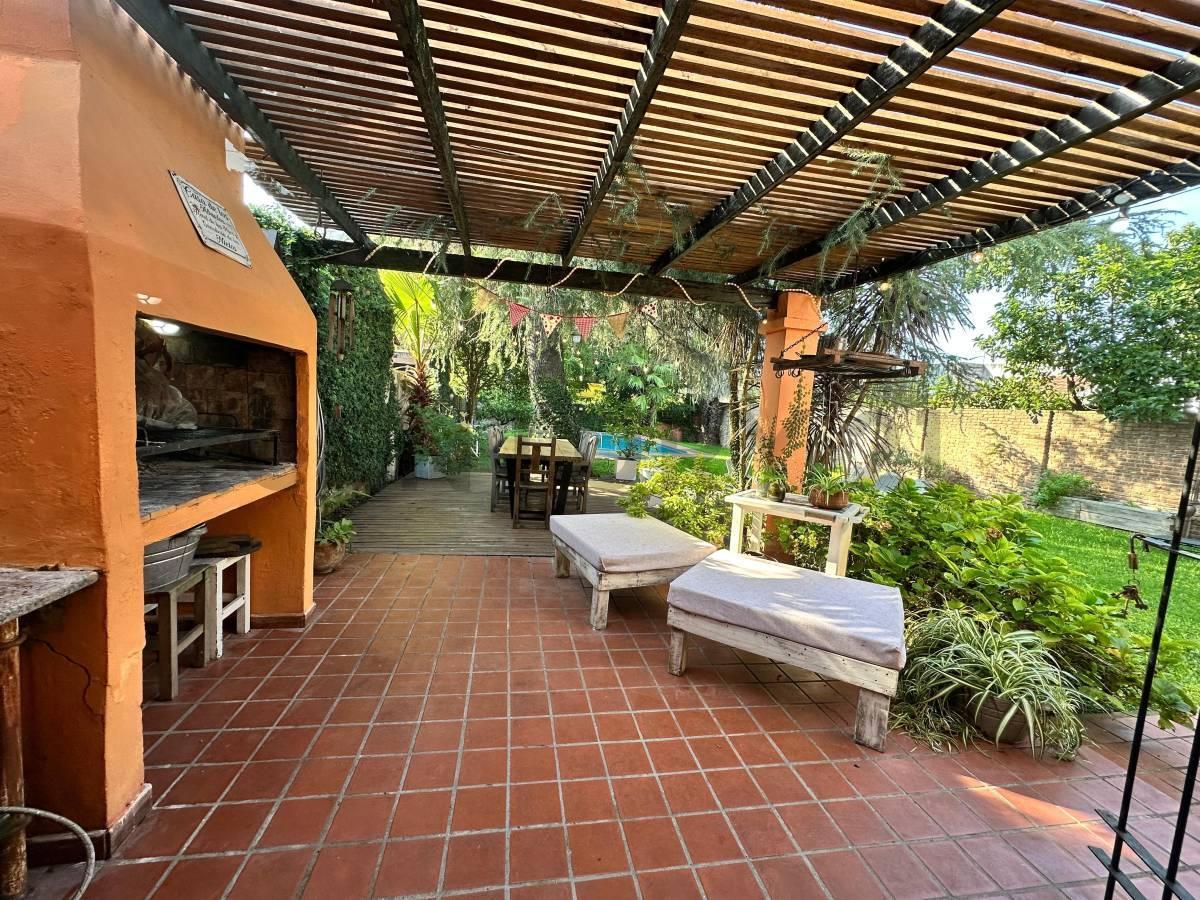Foto de VENTA CASA CASTELAR 4 AMBIENTES ACEPTA PERMUTA, imagen 2