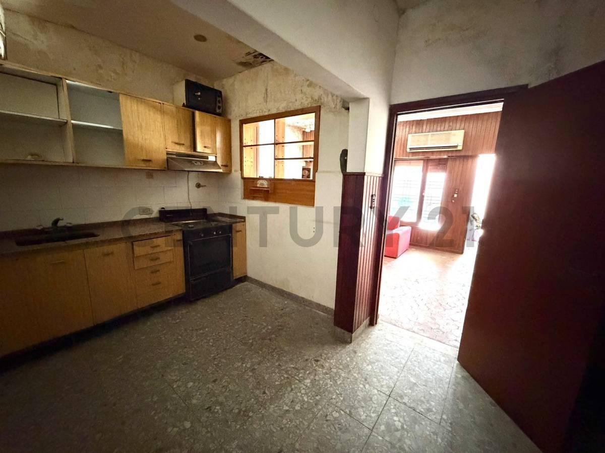 Foto de Casa 4 Ambientes a Reciclar en Venta – Lomas del Mirador – Gran, imagen 5