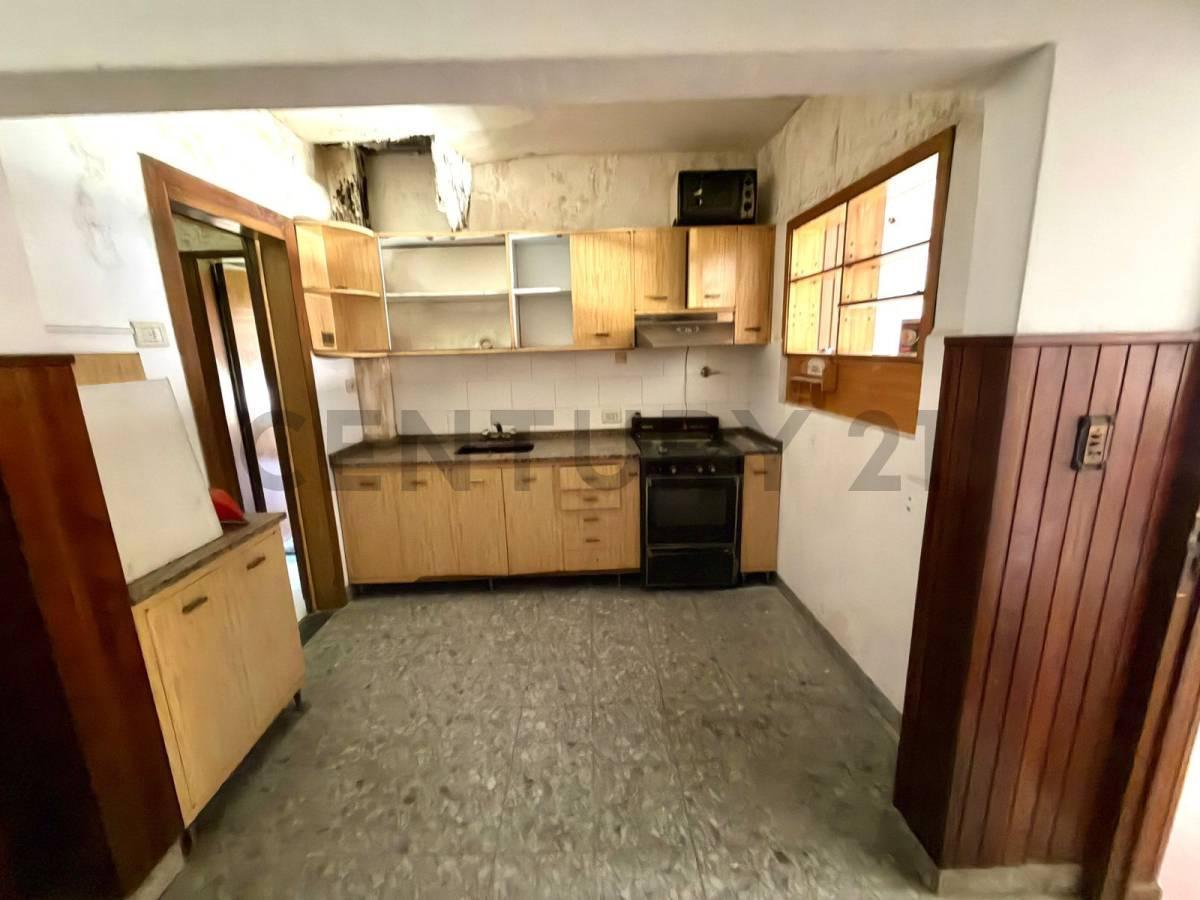 Foto de Casa 4 Ambientes a Reciclar en Venta – Lomas del Mirador – Gran, imagen 4