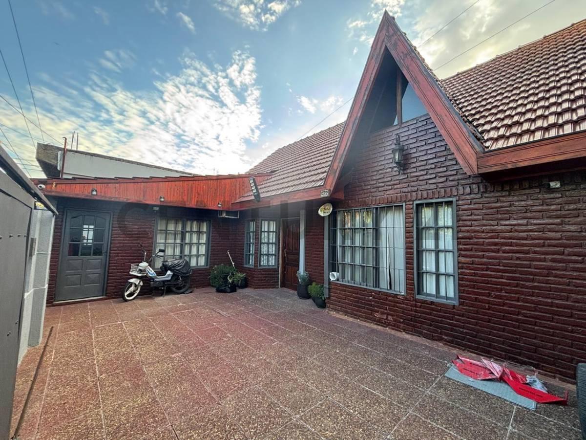 Foto de Venta casa Castelar sur 4 ambientes - Patio, imagen 1