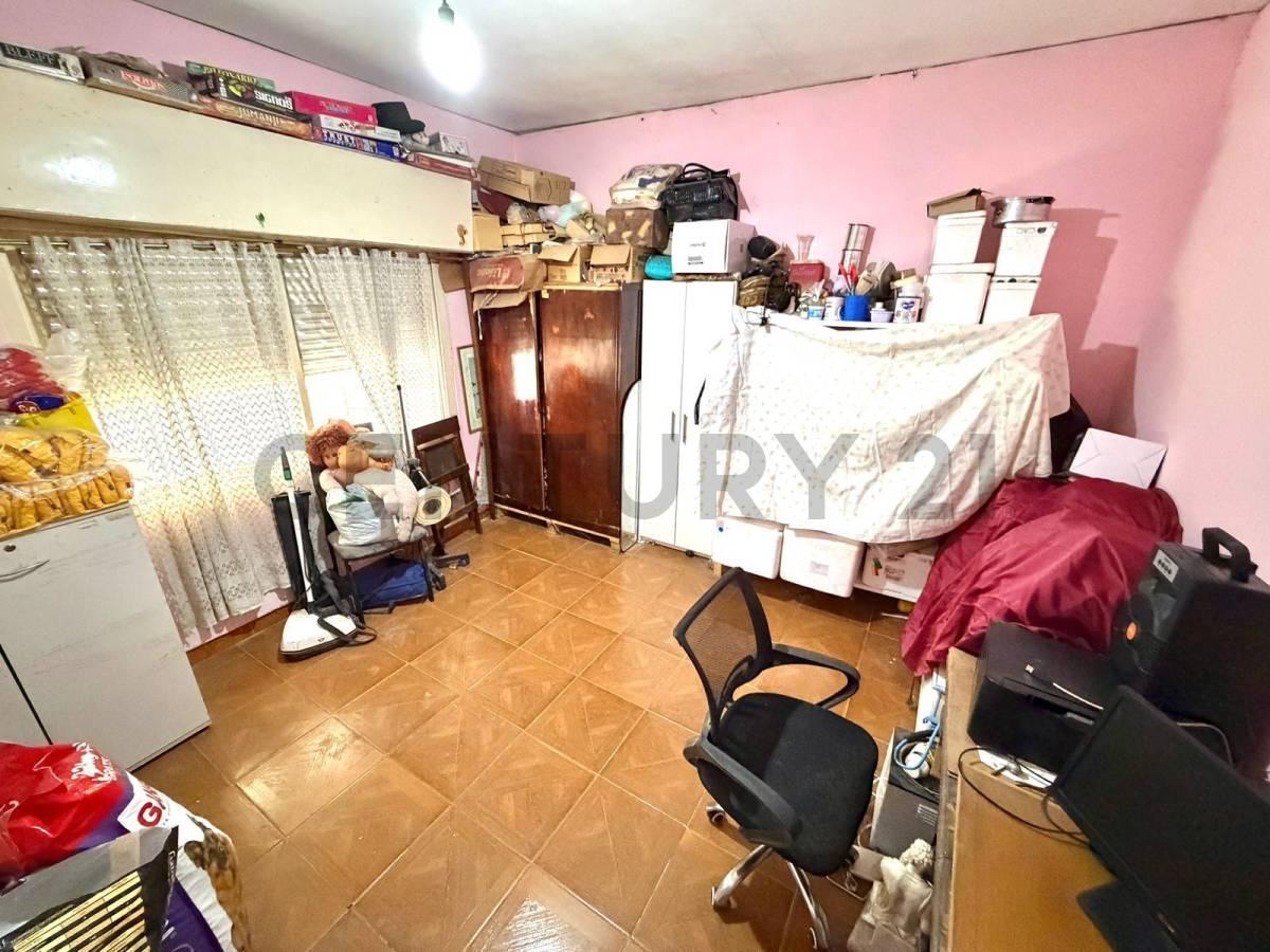 Foto de Venta Casa 5 Ambientes Multifamiliar con 2 Viviendas, Garage, Jardín y, imagen 4