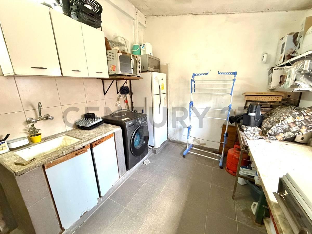 Foto de Venta Casa 5 Ambientes Multifamiliar con 2 Viviendas, Garage, Jardín y, imagen 5