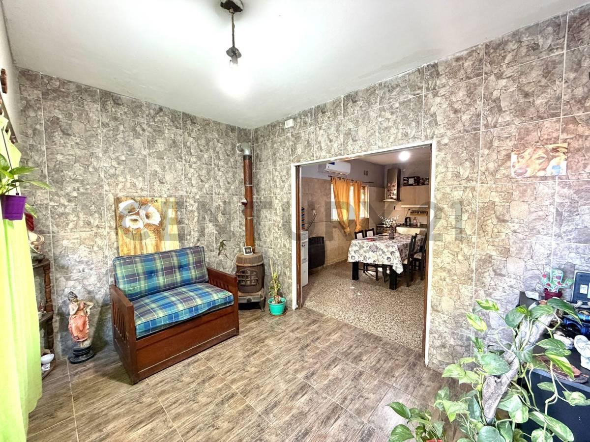Foto de Venta Casa 5 Ambientes Multifamiliar con 2 Viviendas, Garage, Jardín y, imagen 1