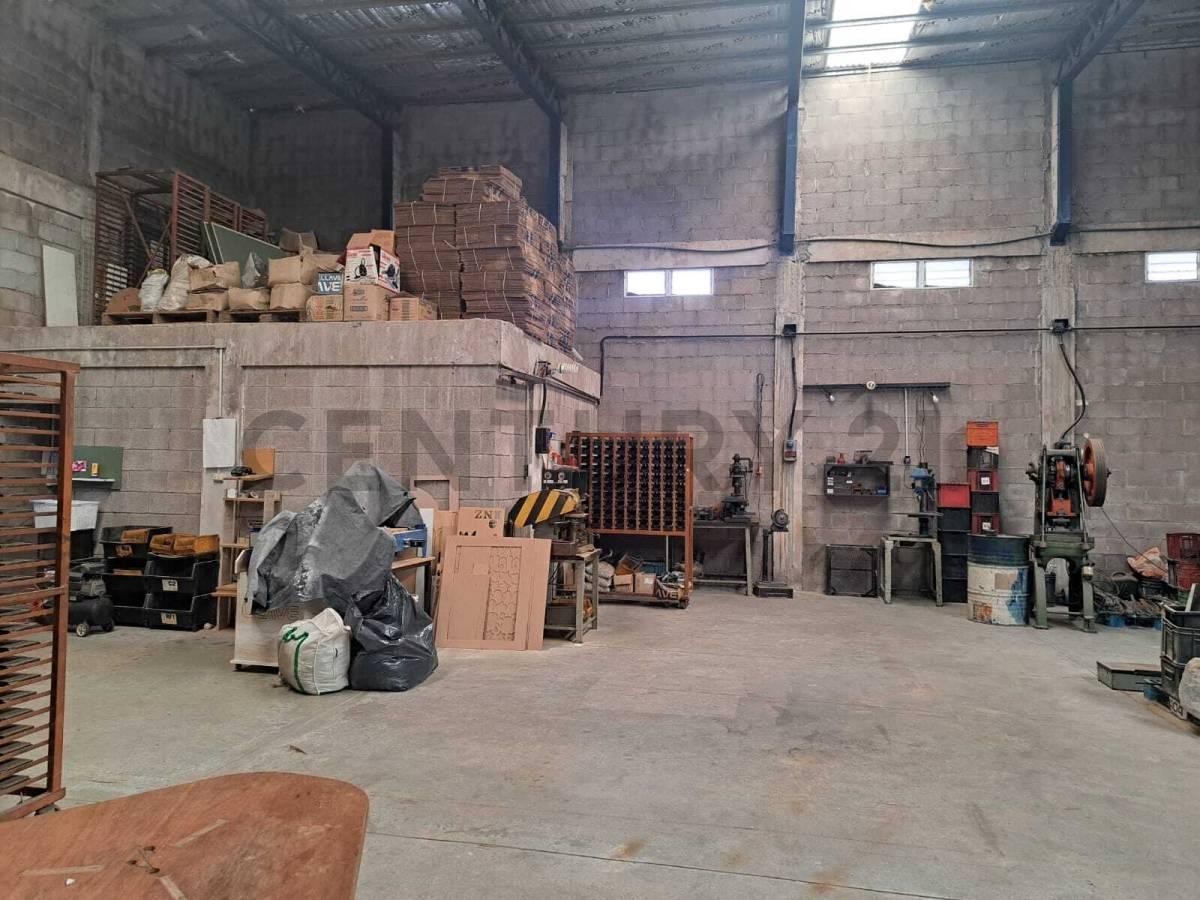Foto de VENTA GALPON PASO DEL REY AMPLIO LOTE, imagen 3