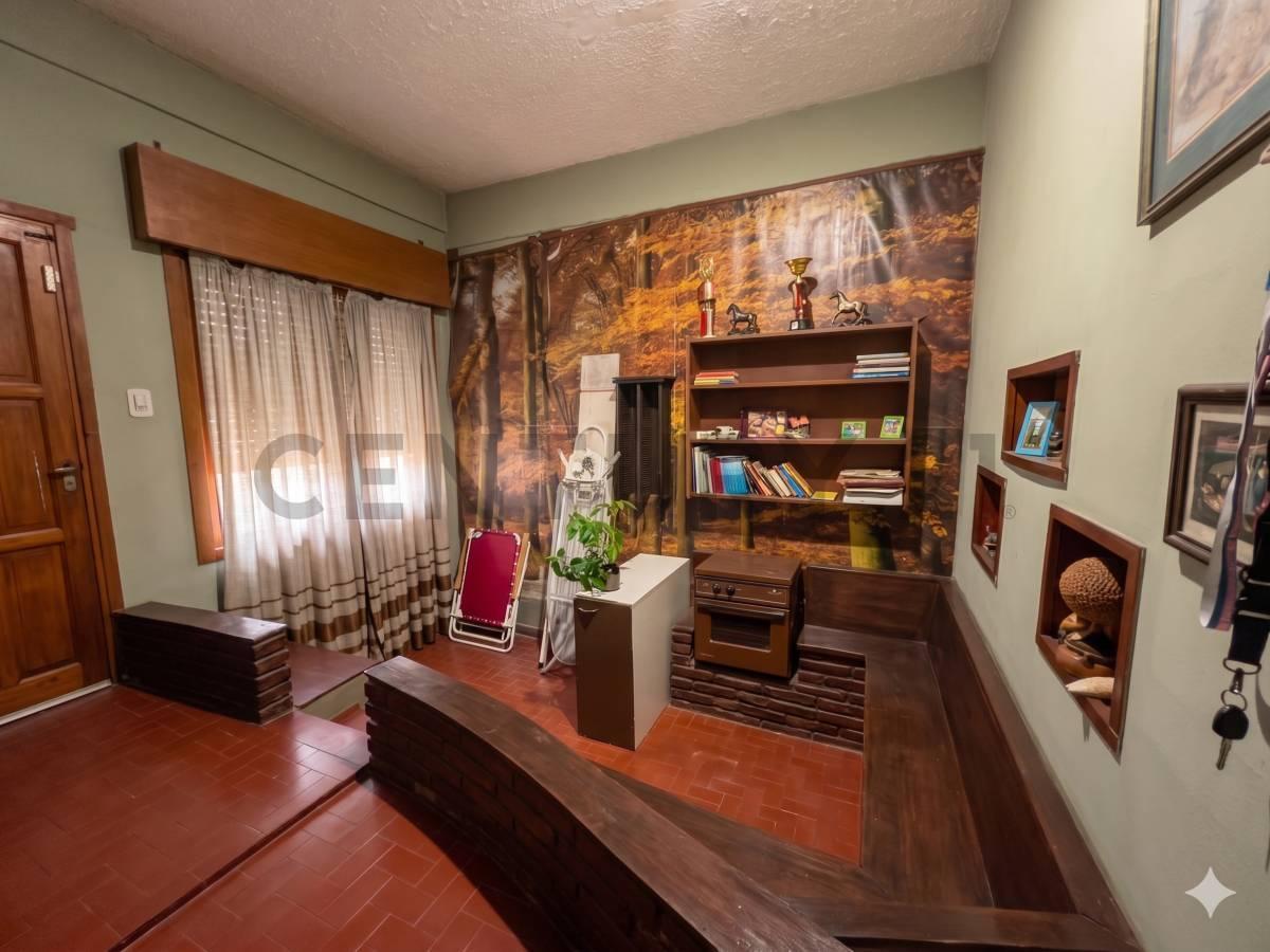 Foto de VENTA CASA 4 AMBIENTES MORON SUR A RECICLAR, imagen 2