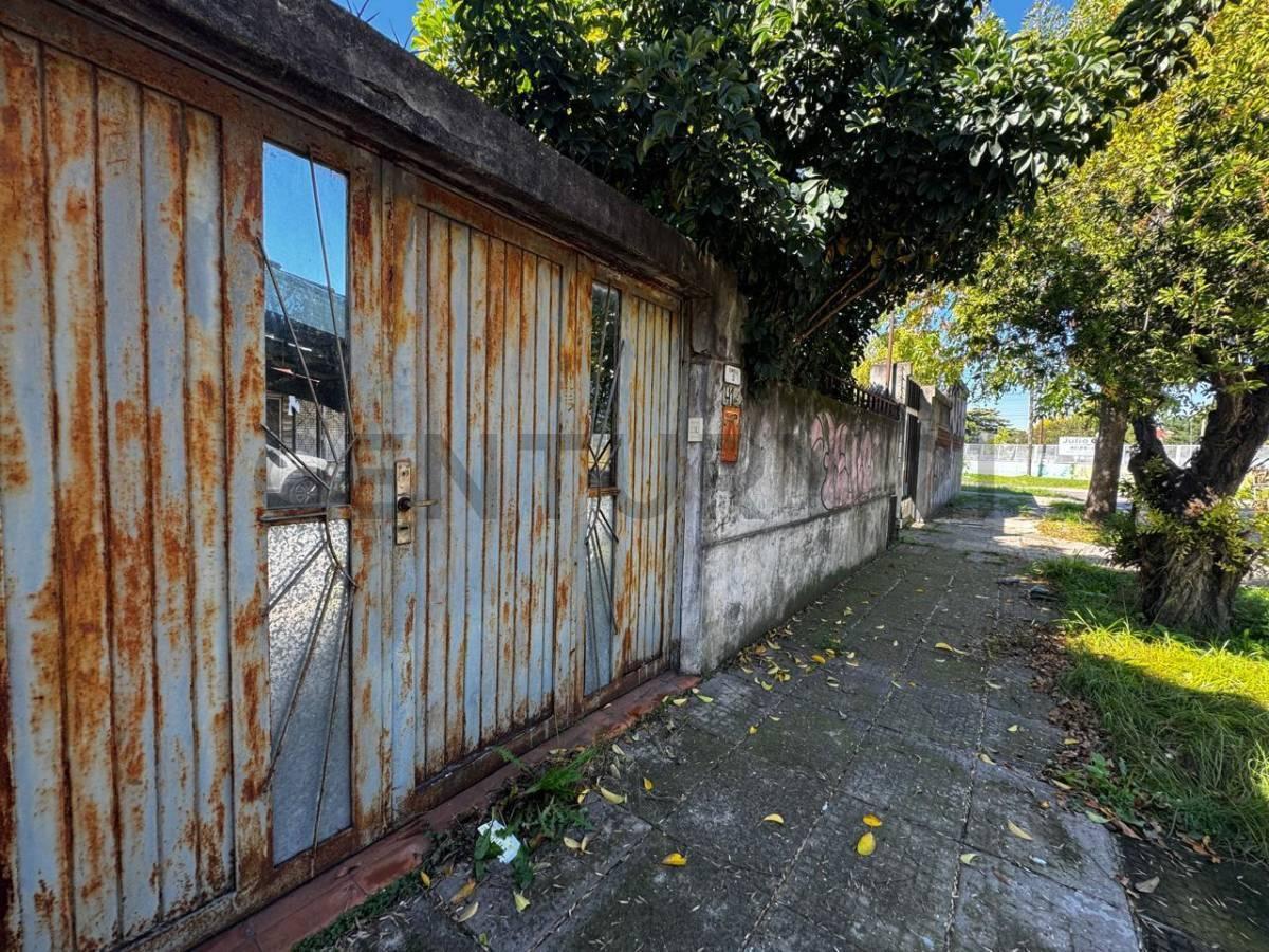 Foto de VENTA LOTE ITUZAINGO CON CASA A REFACCIONAR, imagen 5