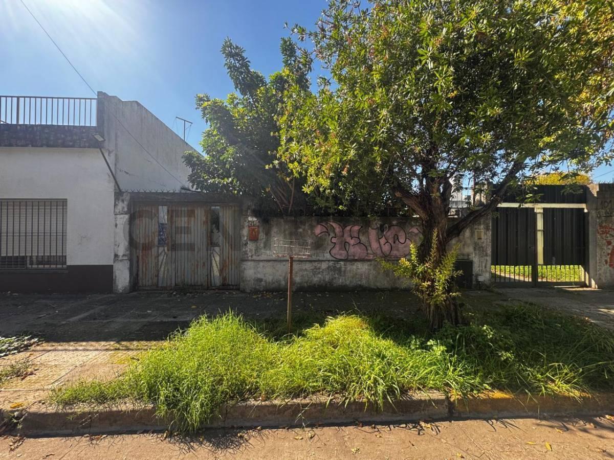 Foto de VENTA LOTE ITUZAINGO CON CASA A REFACCIONAR, imagen 2