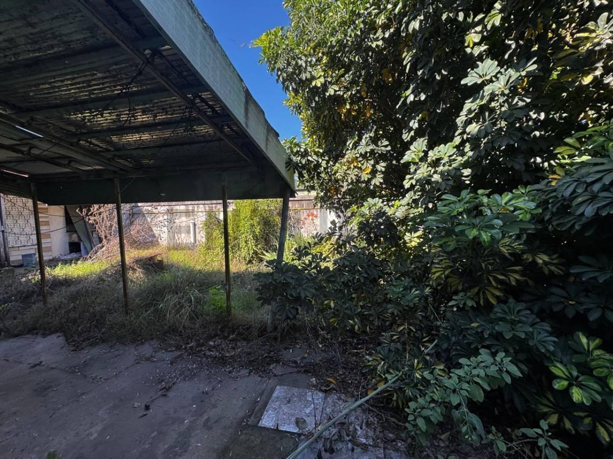 Foto de VENTA LOTE ITUZAINGO CON CASA A REFACCIONAR, imagen 1