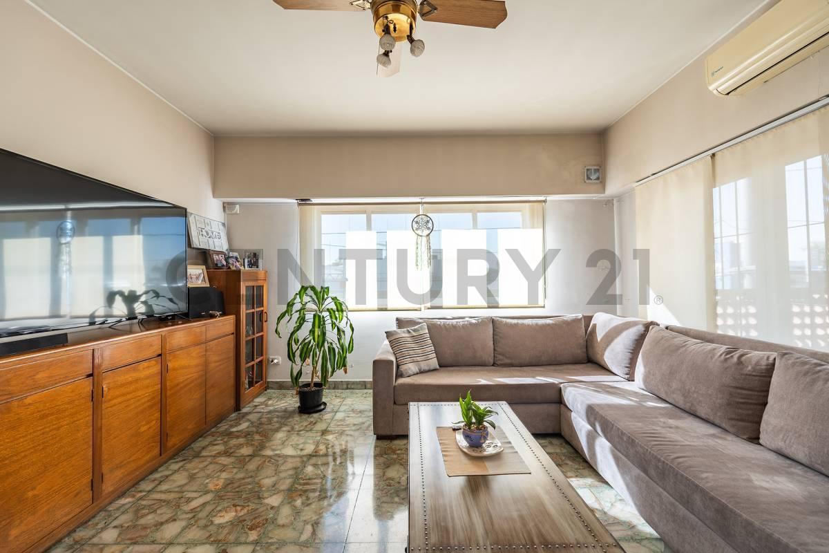 Foto de VENTA DEPARTAMENTO 4 AMBIENTES MORON PERMUTA APTO CREDITO TERRAZA, imagen 5