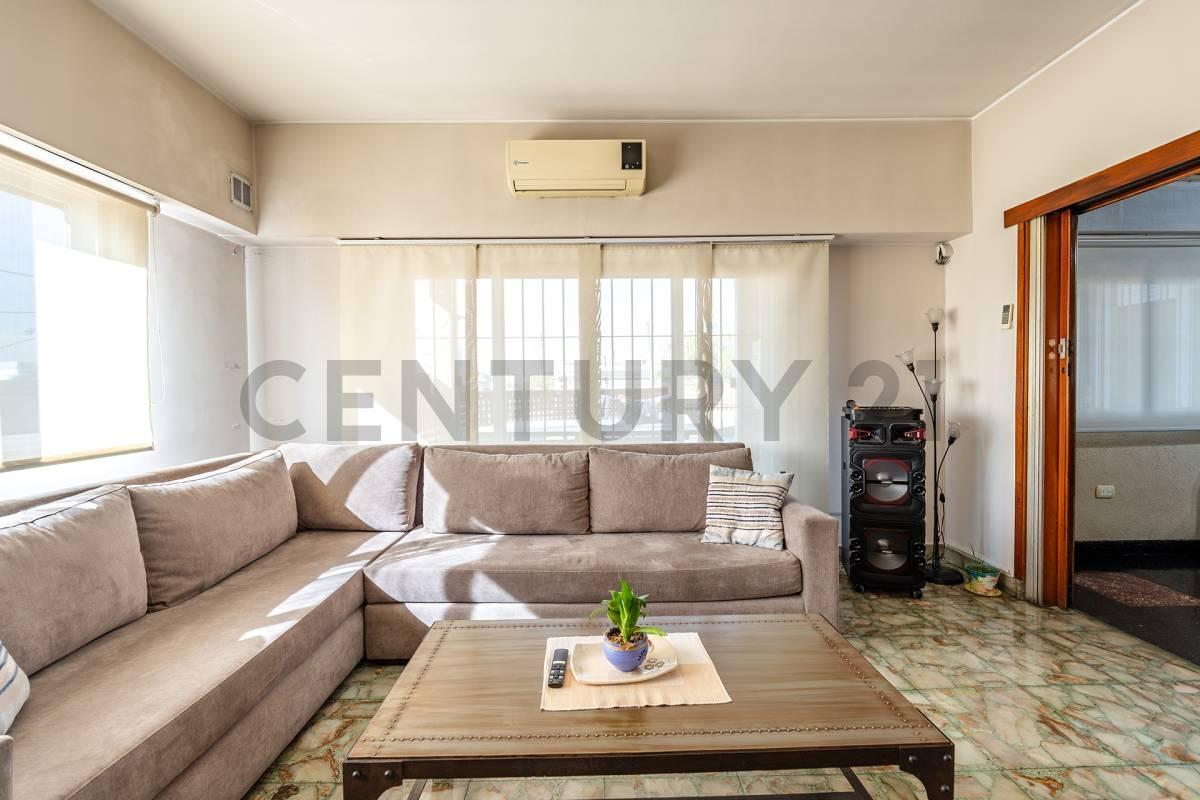 Foto de VENTA DEPARTAMENTO 4 AMBIENTES MORON PERMUTA APTO CREDITO TERRAZA, imagen 1