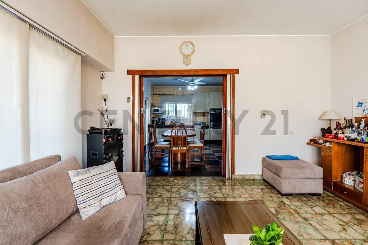 Foto de VENTA DEPARTAMENTO 4 AMBIENTES MORON PERMUTA APTO CREDITO TERRAZA, imagen 2