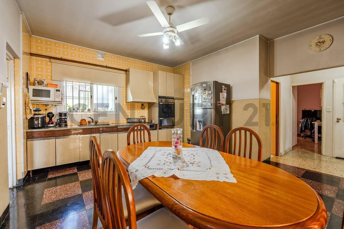 Foto de VENTA DEPARTAMENTO 4 AMBIENTES MORON PERMUTA APTO CREDITO TERRAZA, imagen 4