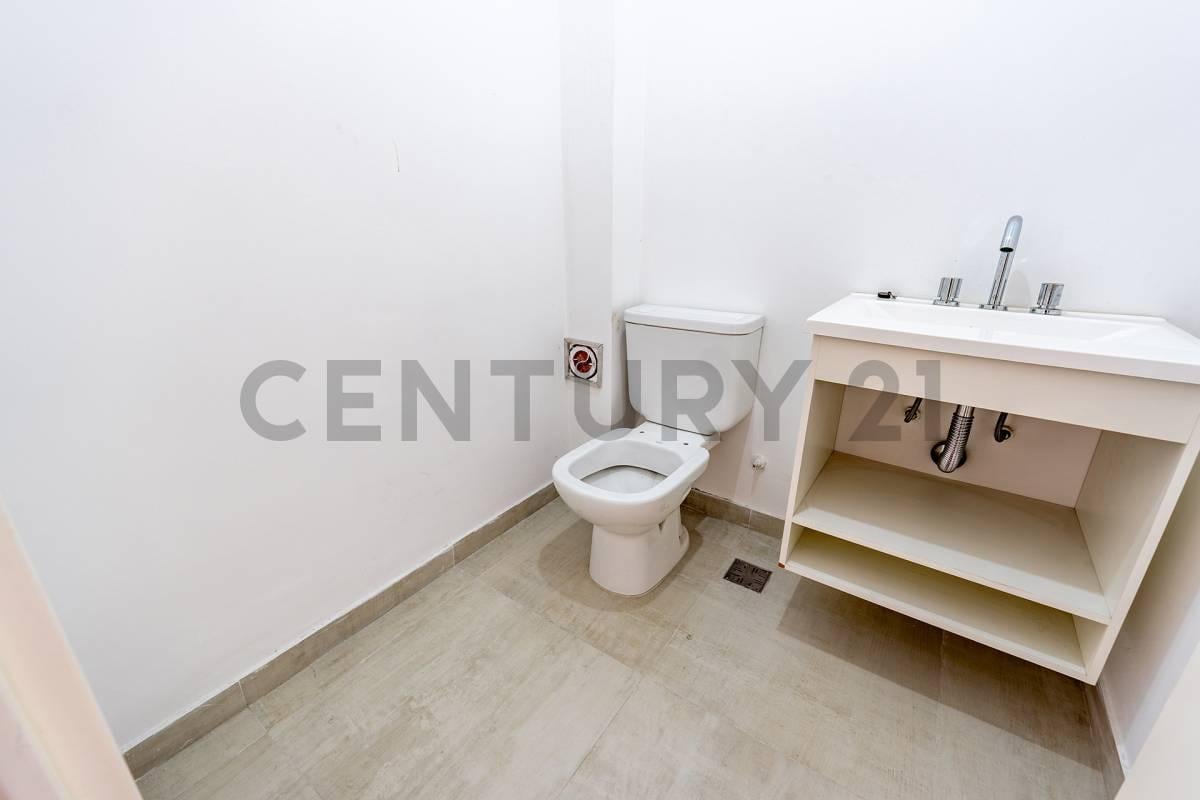Foto de VENTA TRIPLEX CASTELAR A ESTRENAR 4 AMBIENTES, imagen 2